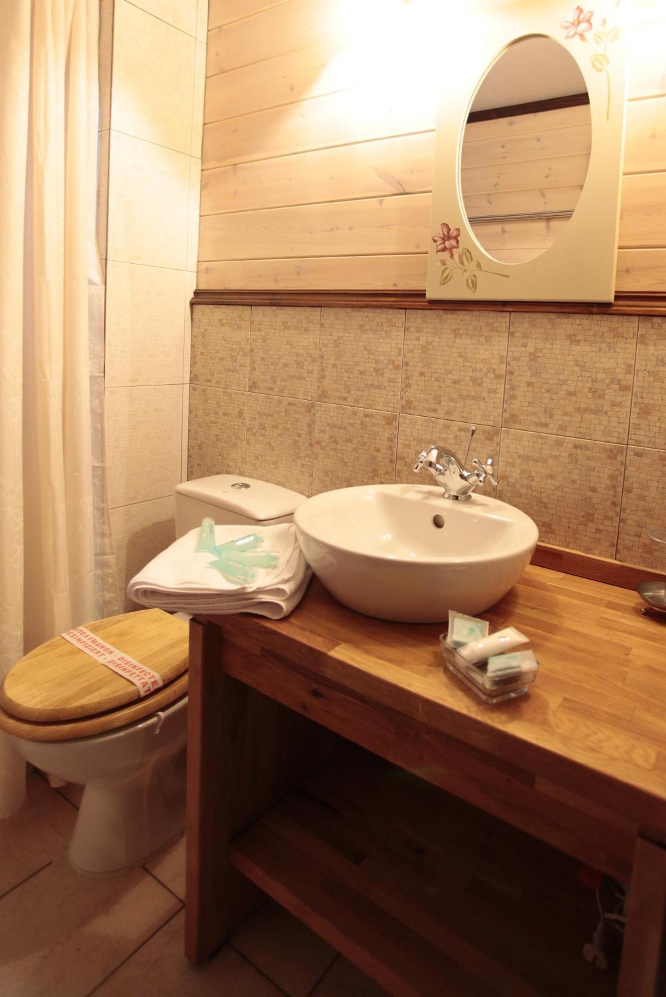 Efharis Filoxenon Apartment Feneos Ngoại thất bức ảnh