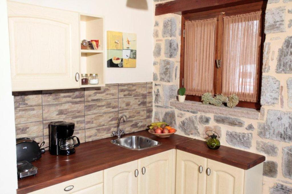 Efharis Filoxenon Apartment Feneos Phòng bức ảnh